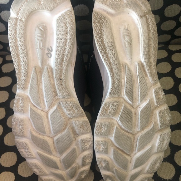 Fila Mens Tennis Shoes…size 10.5 pre worn - Picture 4 of 6